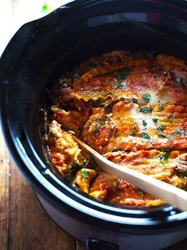 Super Easy Skinny Veggie Crockpot Lasagna - a handful of simple ingredients for a healthy family dinner. | https://be-fit.today